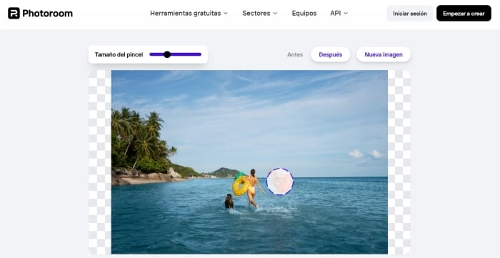 Quitar personas de una fotos online gratis con PhotoRoom